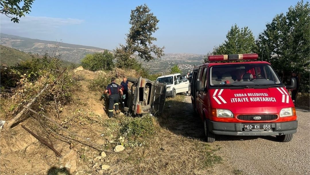 Freni boşalan otomobil devrildi: 1 yaralı
