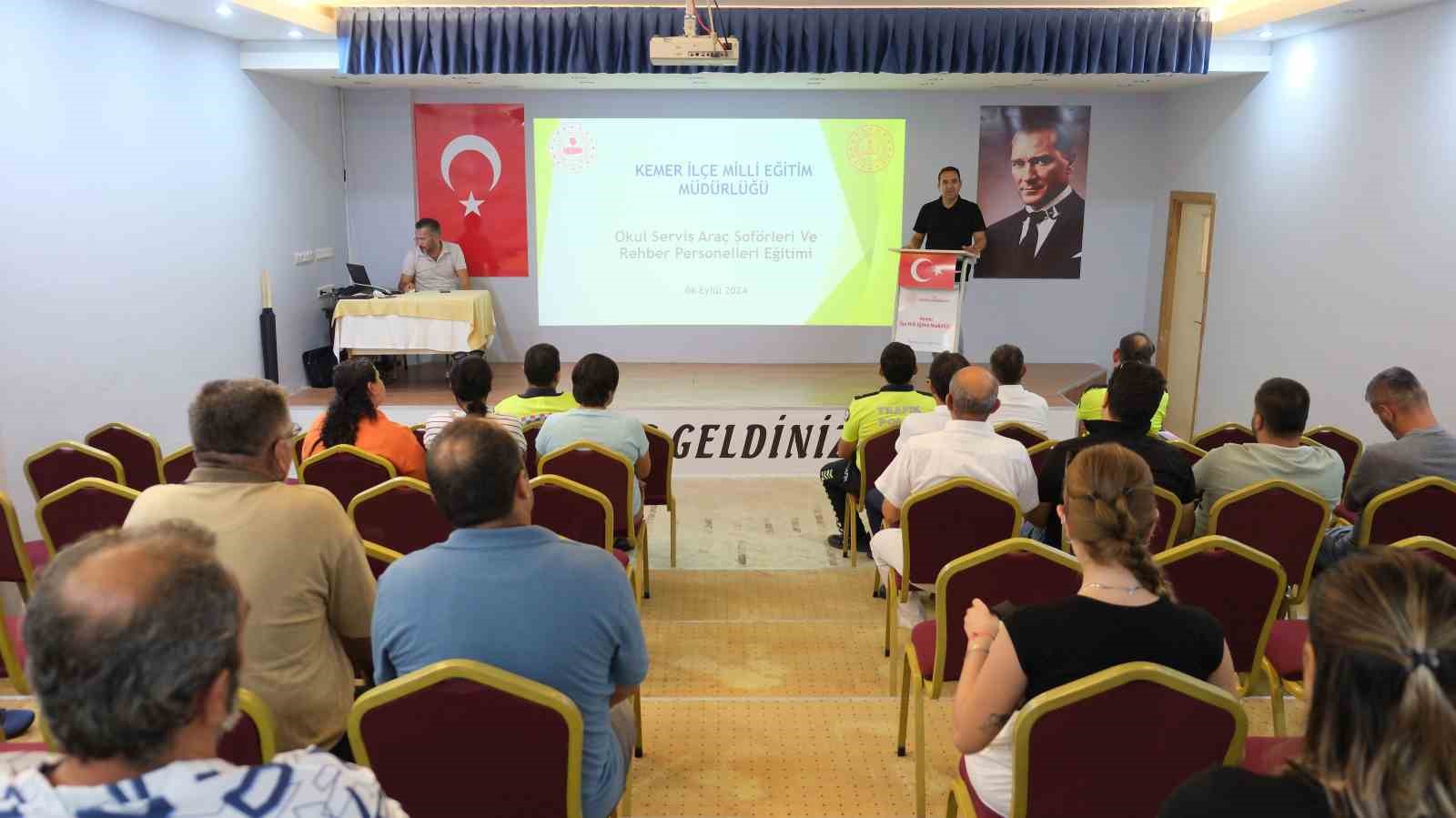 Kemer’de servis şoförlerine eğitim
