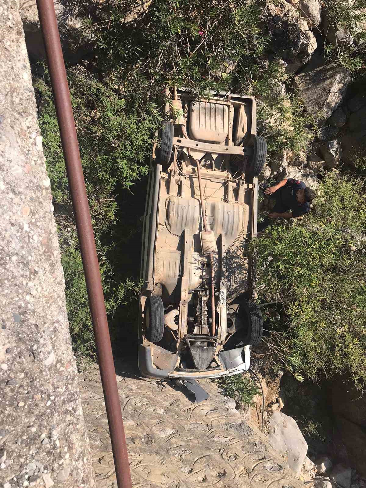 Burdur’da otomobil köprüden düştü: 1 ölü, 1 yaralı
