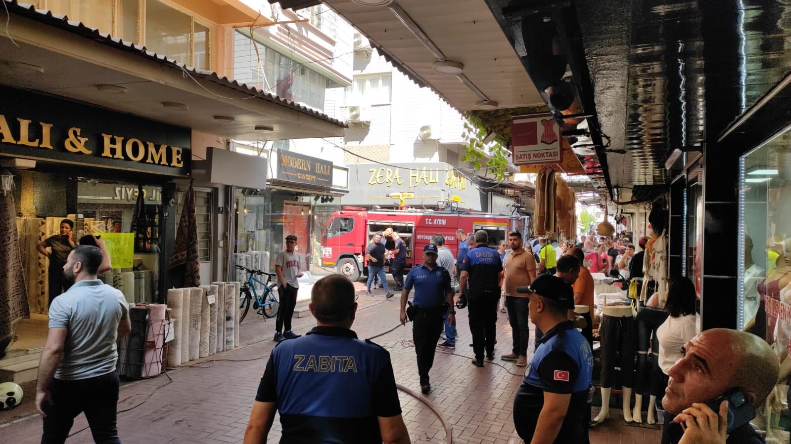 Nazilli’de perdecideki yangın büyümeden söndürüldü
