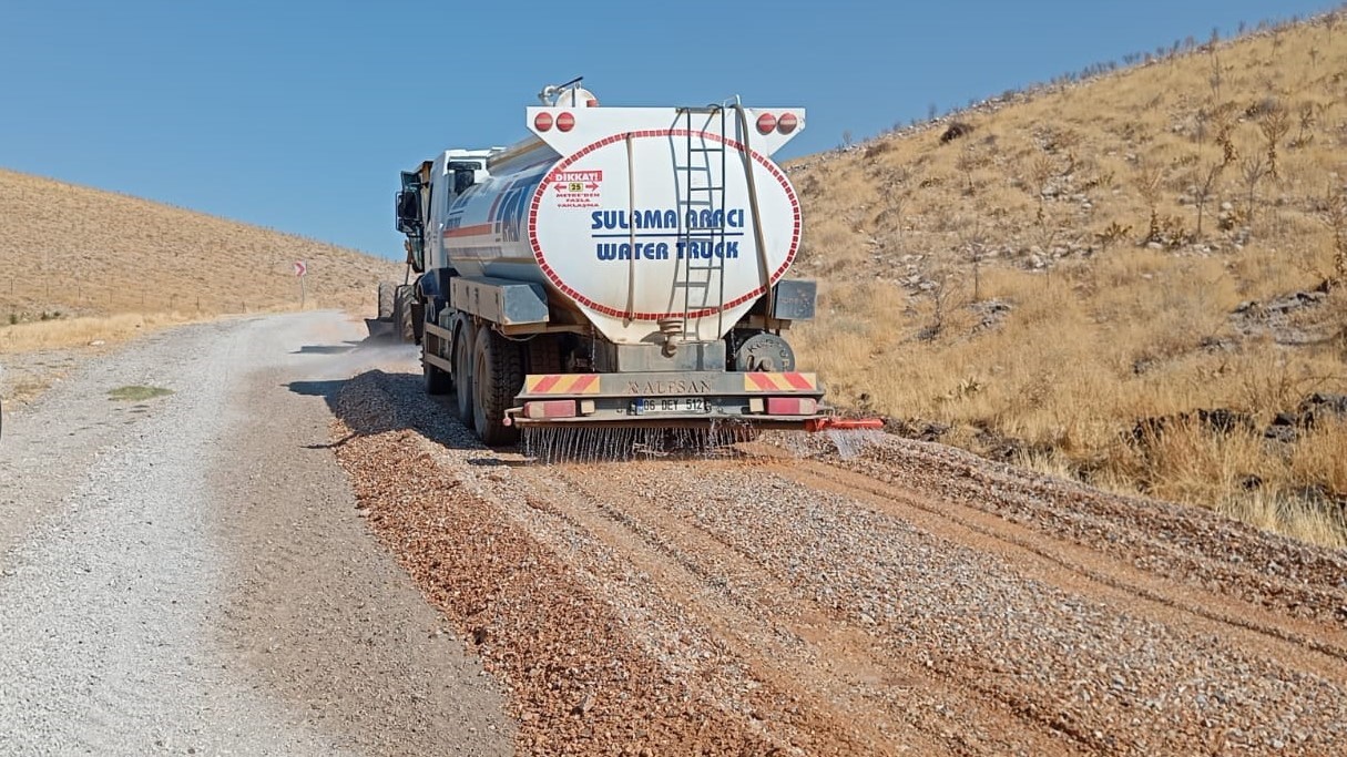 Elbistan’da Yalıntaş - Aksakal Grup Yolu’nu iyileştirme çalışmaları başladı
