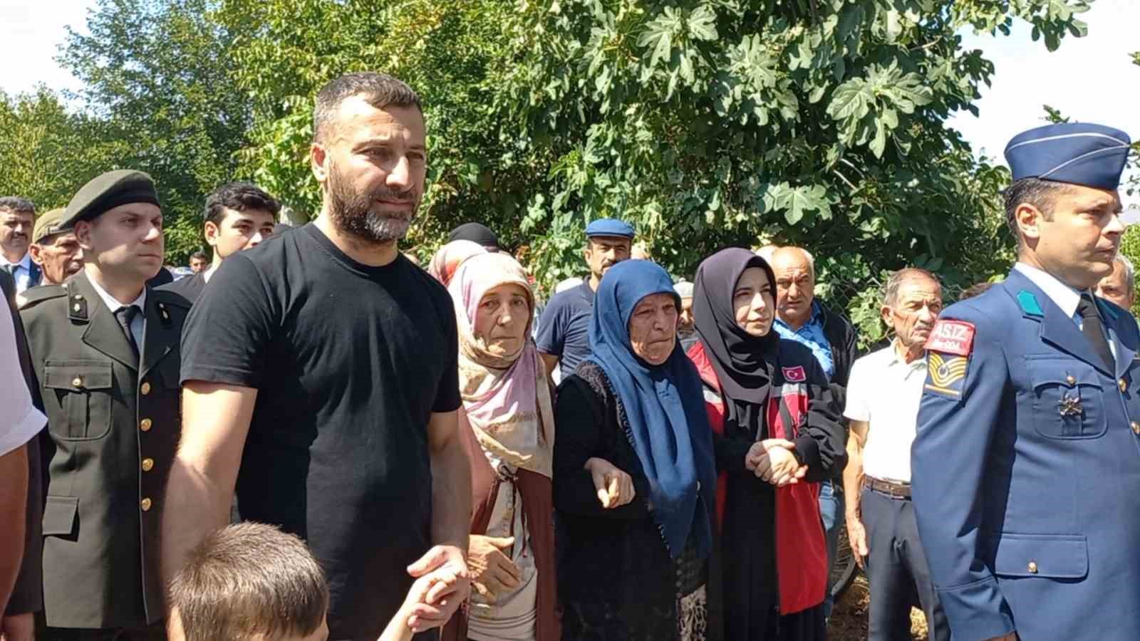 Kıbrıs Gazisi İhsan Karakuş, son yolculuğuna uğurlandı
