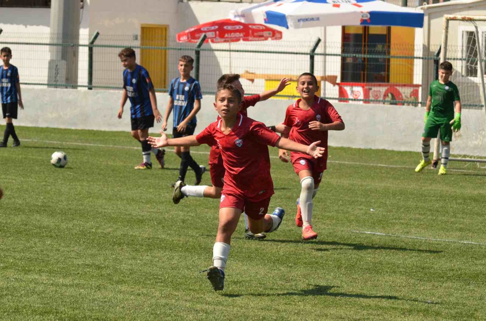 İnternationel Junior Cup’da Darıca Kalespor fırtınası esti
