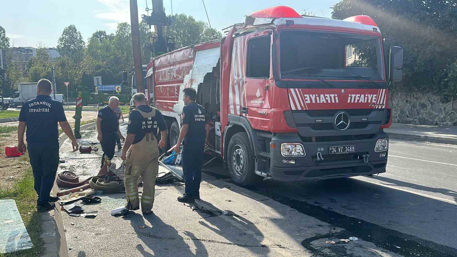 Başakşehir’de yangın ihbarına giden itfaiye aracı kazaya karıştı
