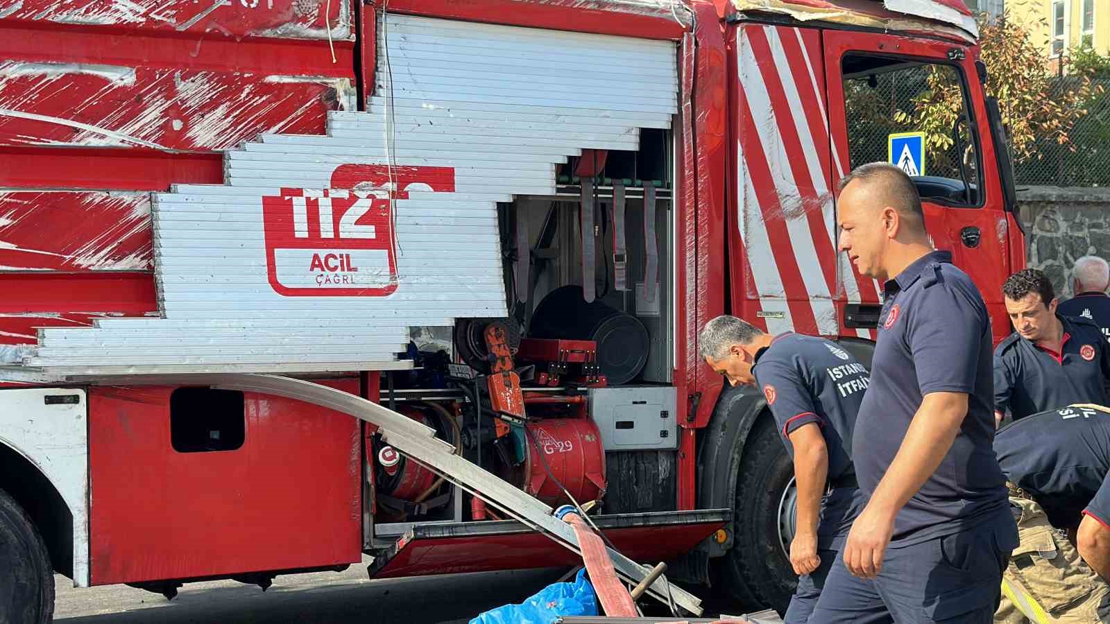 Başakşehir’de yangın ihbarına giden itfaiye aracı kazaya karıştı
