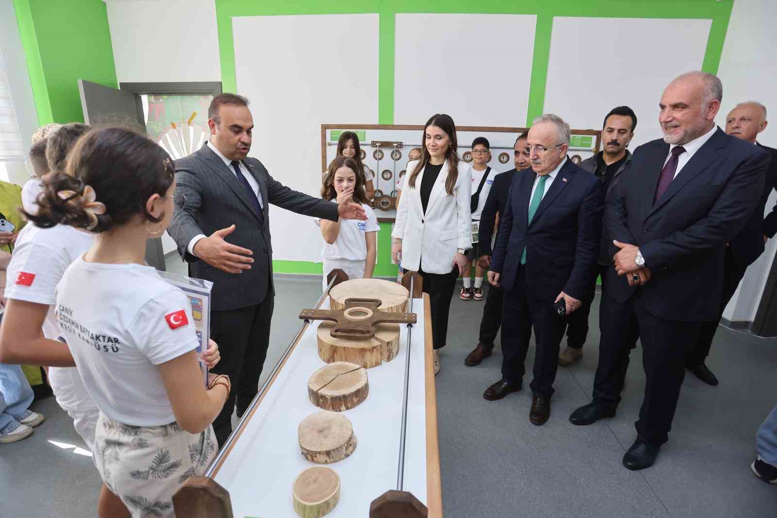 Sandıkçı: “Milli Teknoloji Hamlesi’ni ileriye taşıyacak nesiller yetiştiriyoruz”
