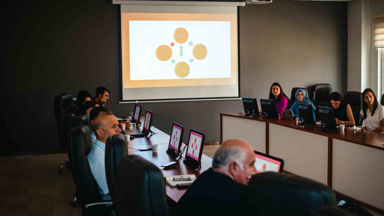 SUBÜ’ye yeni atanan öğretim elemanlarına ‘Uyum ve Gelişim Semineri’
