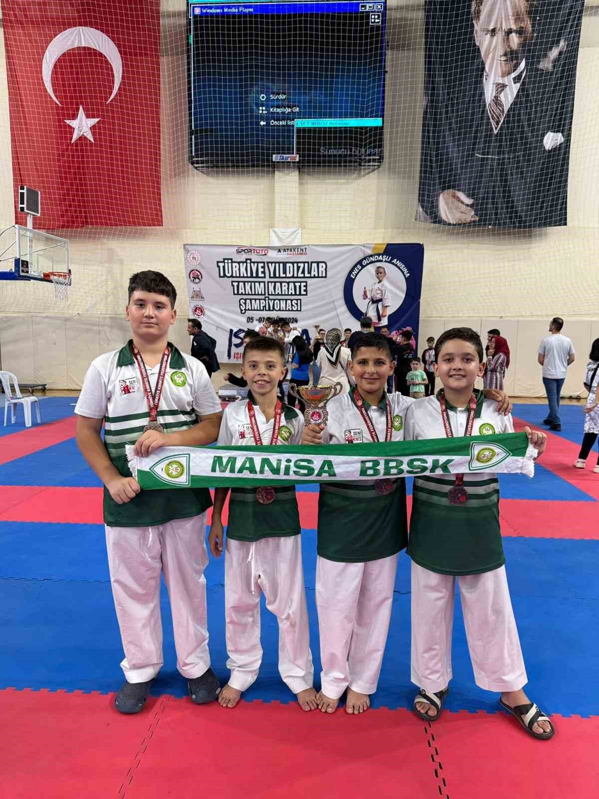 Manisa BBSK Yıldız Erkek Karate takımı Türkiye üçüncüsü
