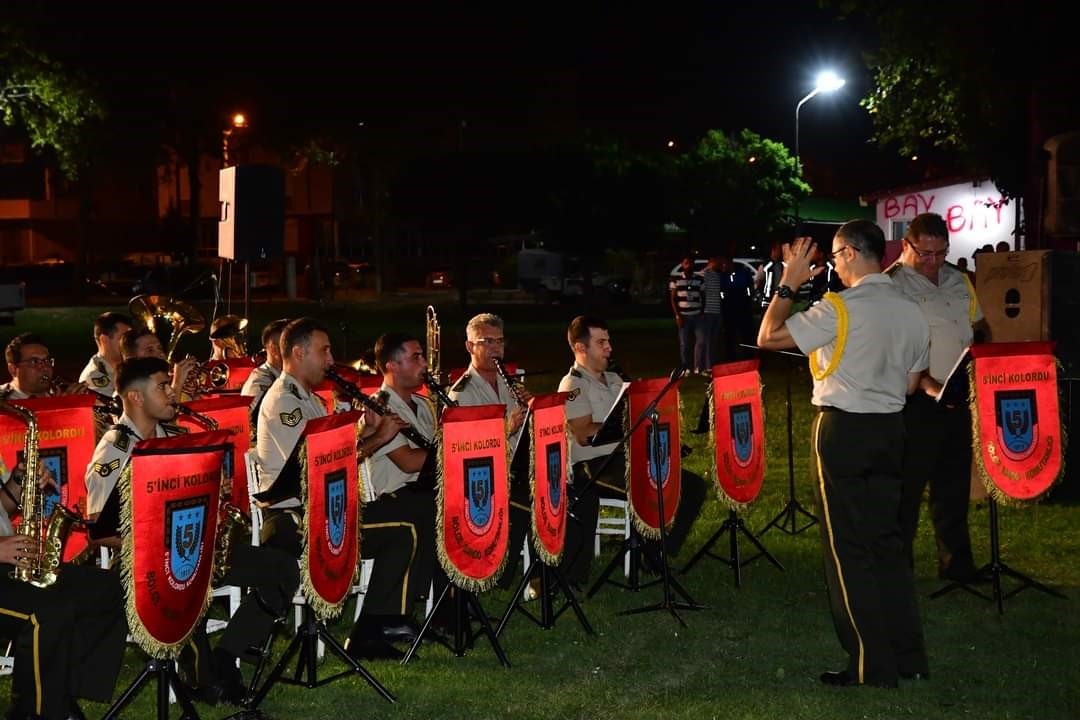 Babaeski’de 5. Kolordu Bando Komutanlığı konser verdi
