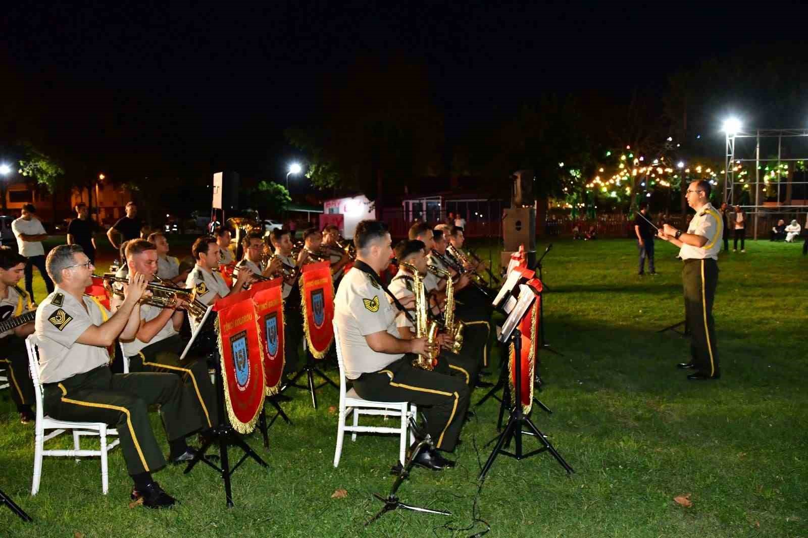 Babaeski’de 5. Kolordu Bando Komutanlığı konser verdi
