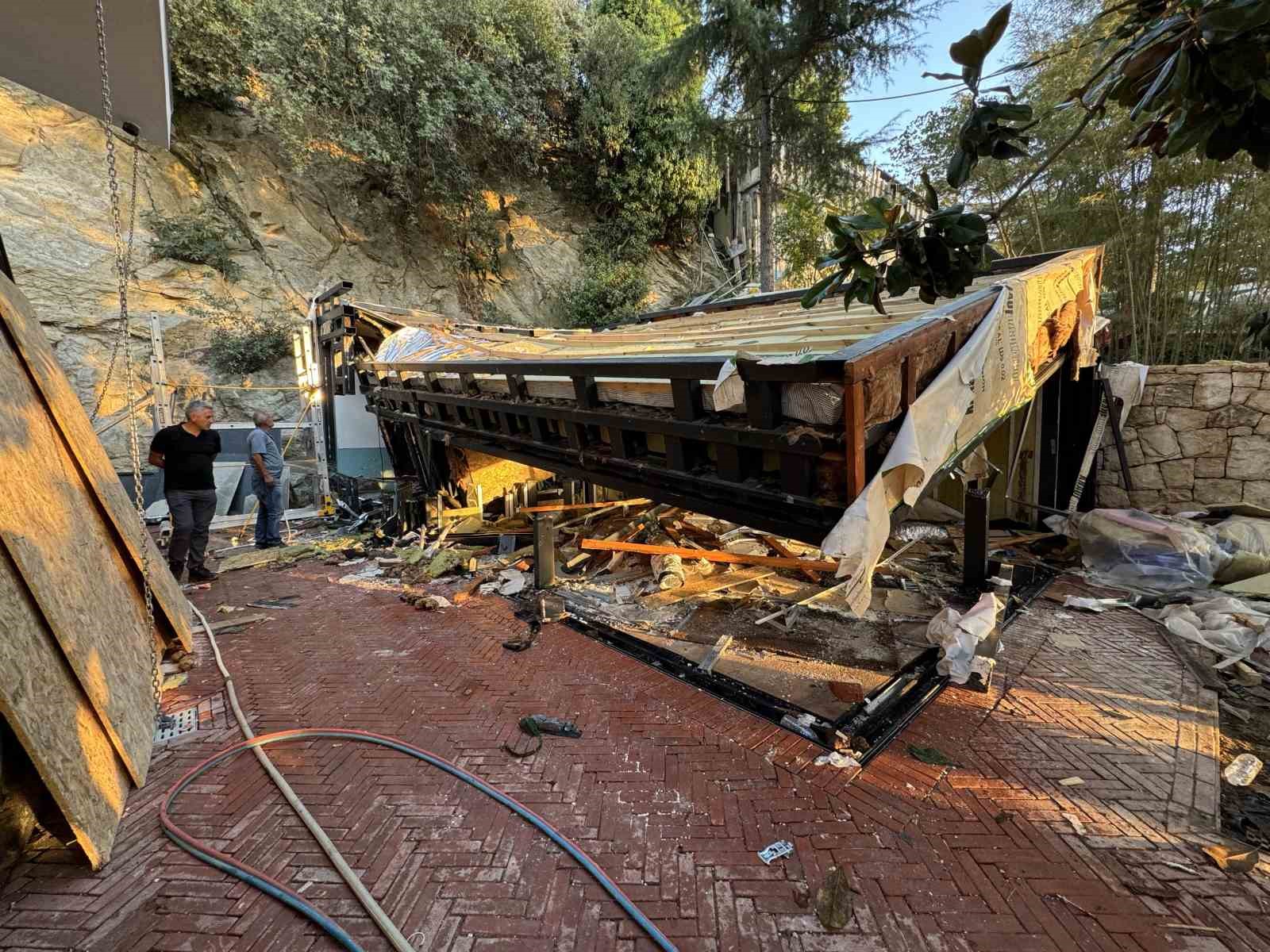 Üsküdar’ın Vaniköy semtindeki kaçak villanın yıkımı tamamlandı
