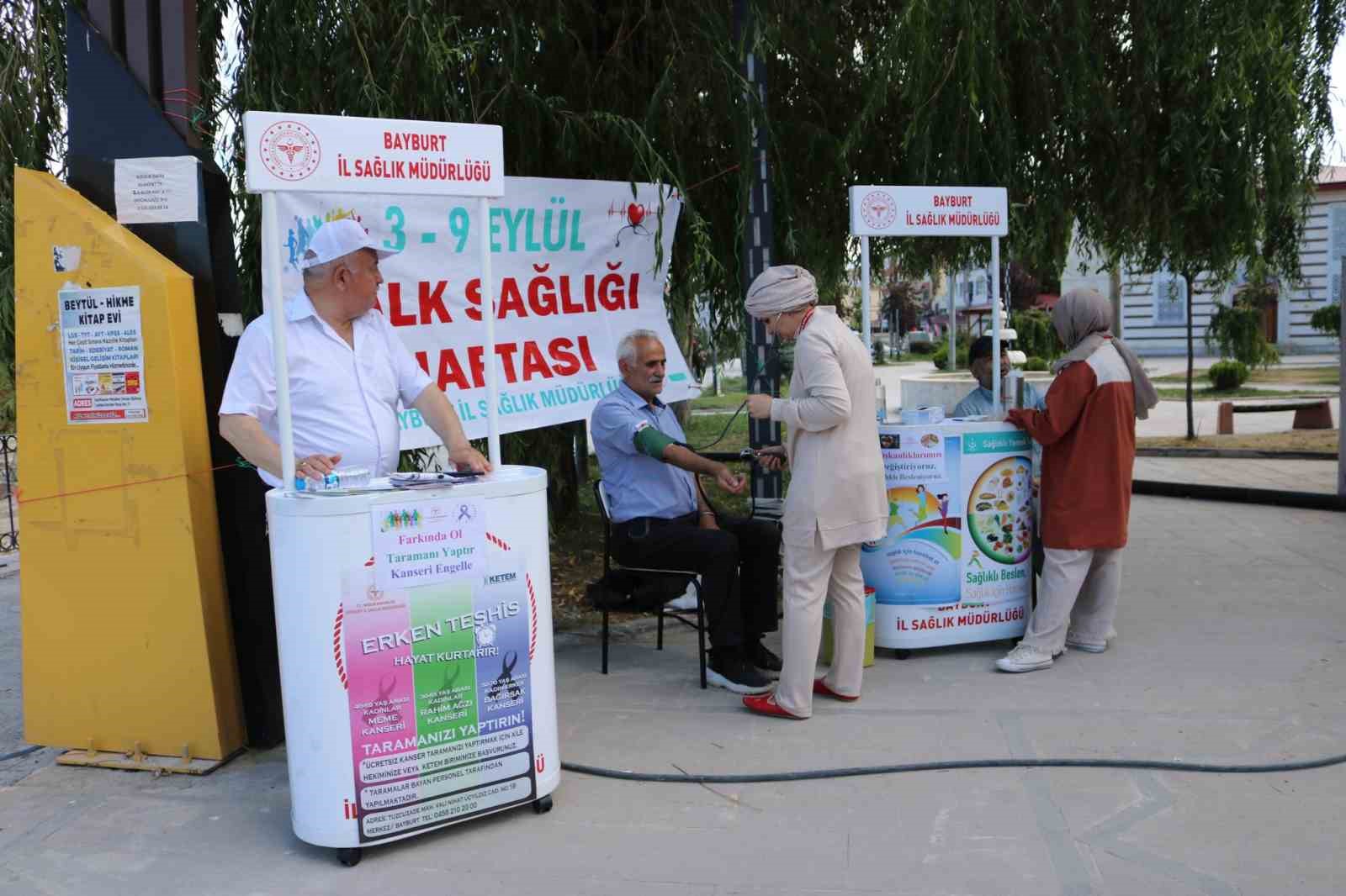 Bayburt’ta Halk Sağlığı Haftası etkinlikleri: vatandaşların şeker ve tansiyon ölçümleri yapıldı
