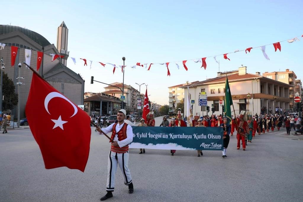 İnegöl’de kurtuluş coşkusu sokaklara taşındı
