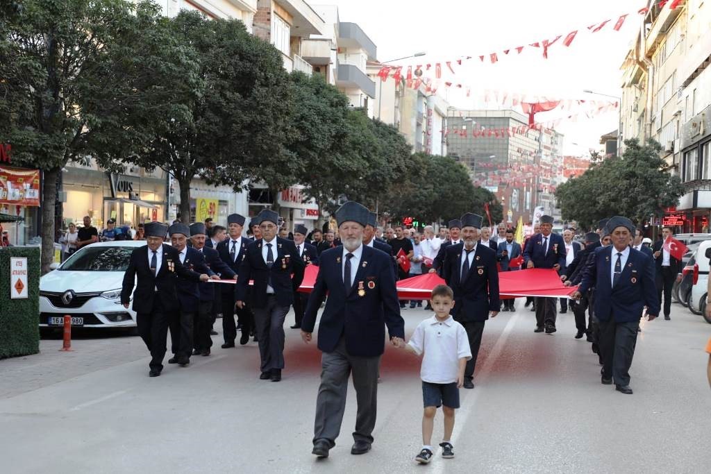 İnegöl’de kurtuluş coşkusu sokaklara taşındı
