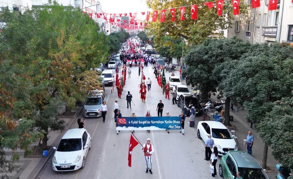 İnegöl’de kurtuluş coşkusu sokaklara taşındı
