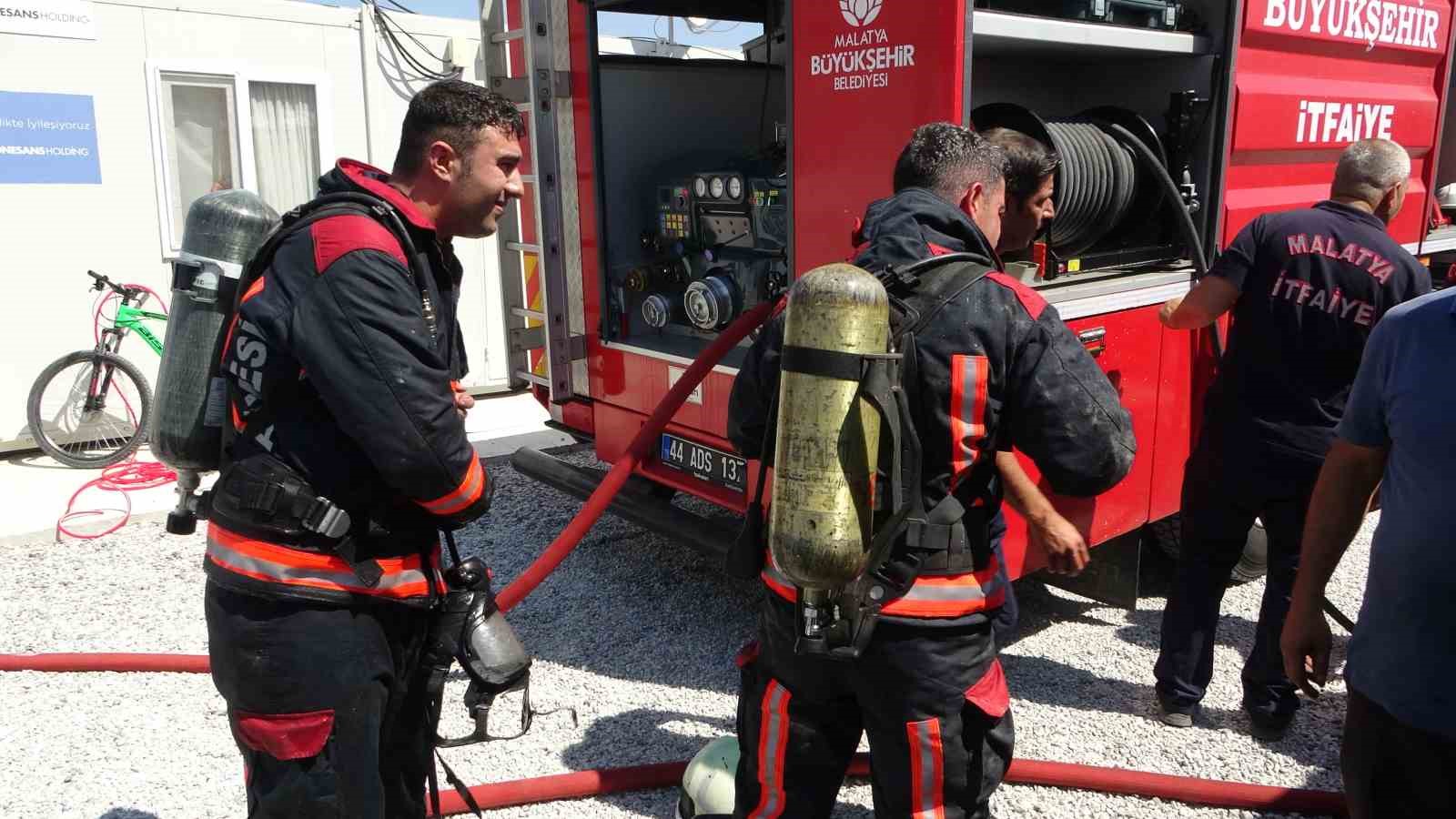 Malatya’da konteyner kentte korkutan yangın
