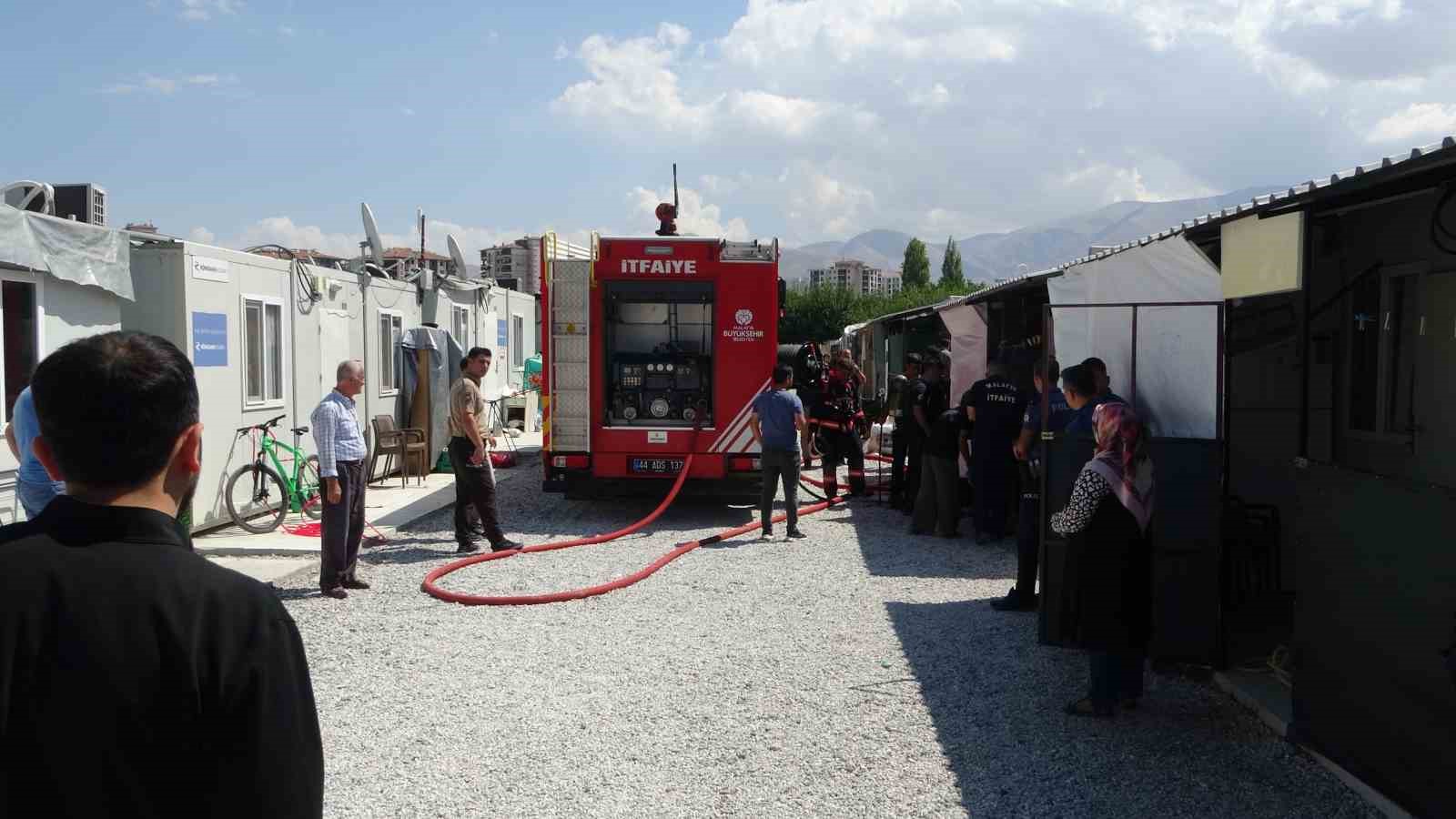 Malatya’da konteyner kentte korkutan yangın
