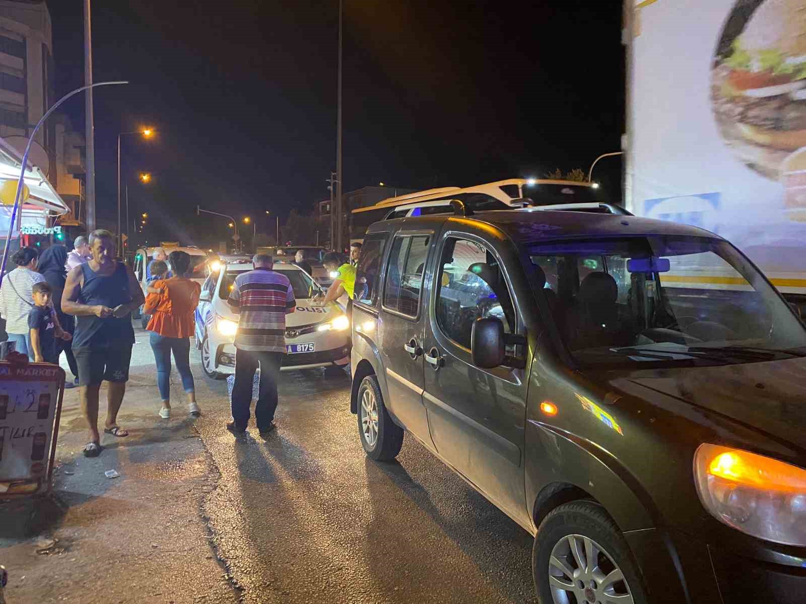 Yola fırlayan kız çocuğuna otomobil çarptı: 1 yaralı
