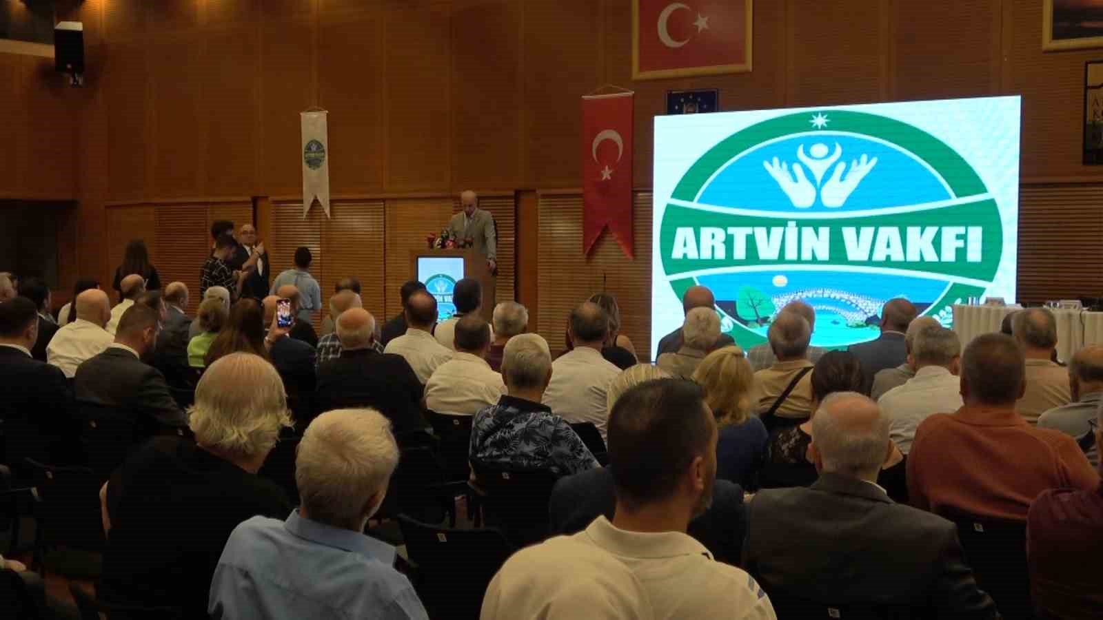 Artvin Vakfı’nda Adnan Demirci güven tazeledi
