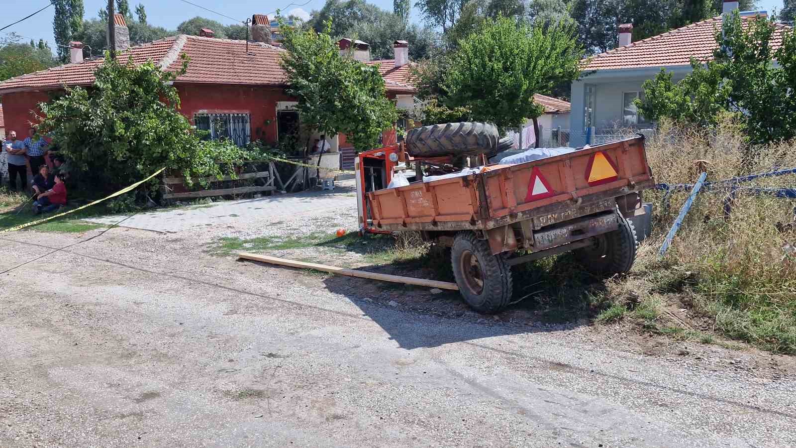 Kalp krizi geçiren traktör sürücüsü hayatını kaybetti
