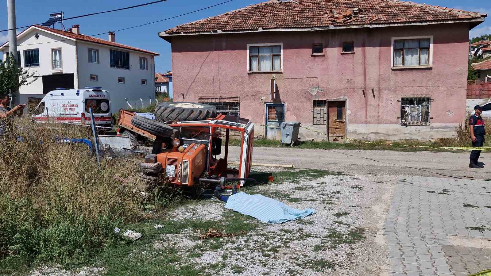 Kalp krizi geçiren traktör sürücüsü hayatını kaybetti
