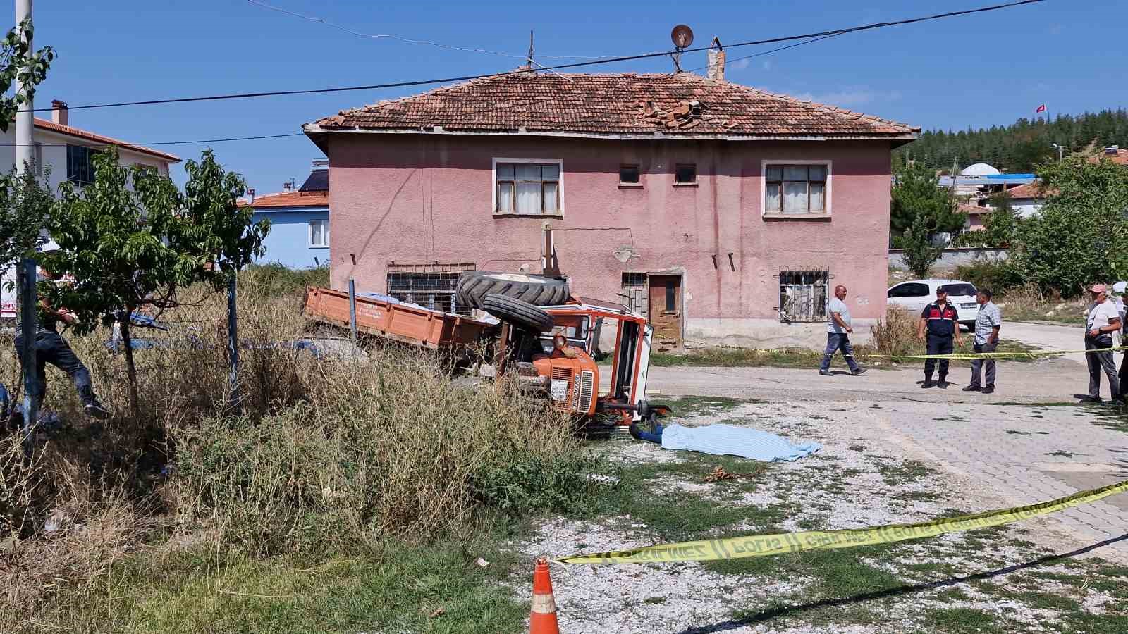 Kalp krizi geçiren traktör sürücüsü hayatını kaybetti
