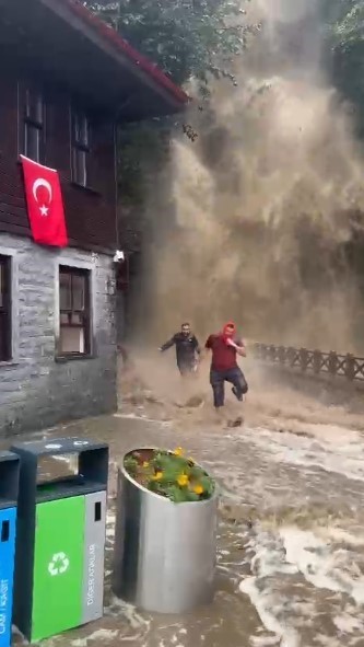 Dünyanın en uzun ikinci mağarasını sel vurdu
