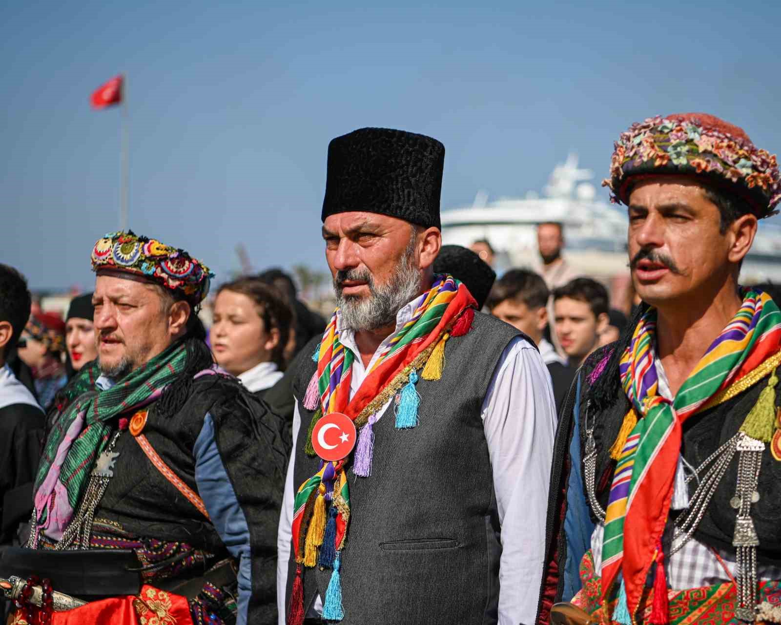 Kuşadası’nın düşman işgalinden kurtuluşunun 102’nci yılı kutlandı
