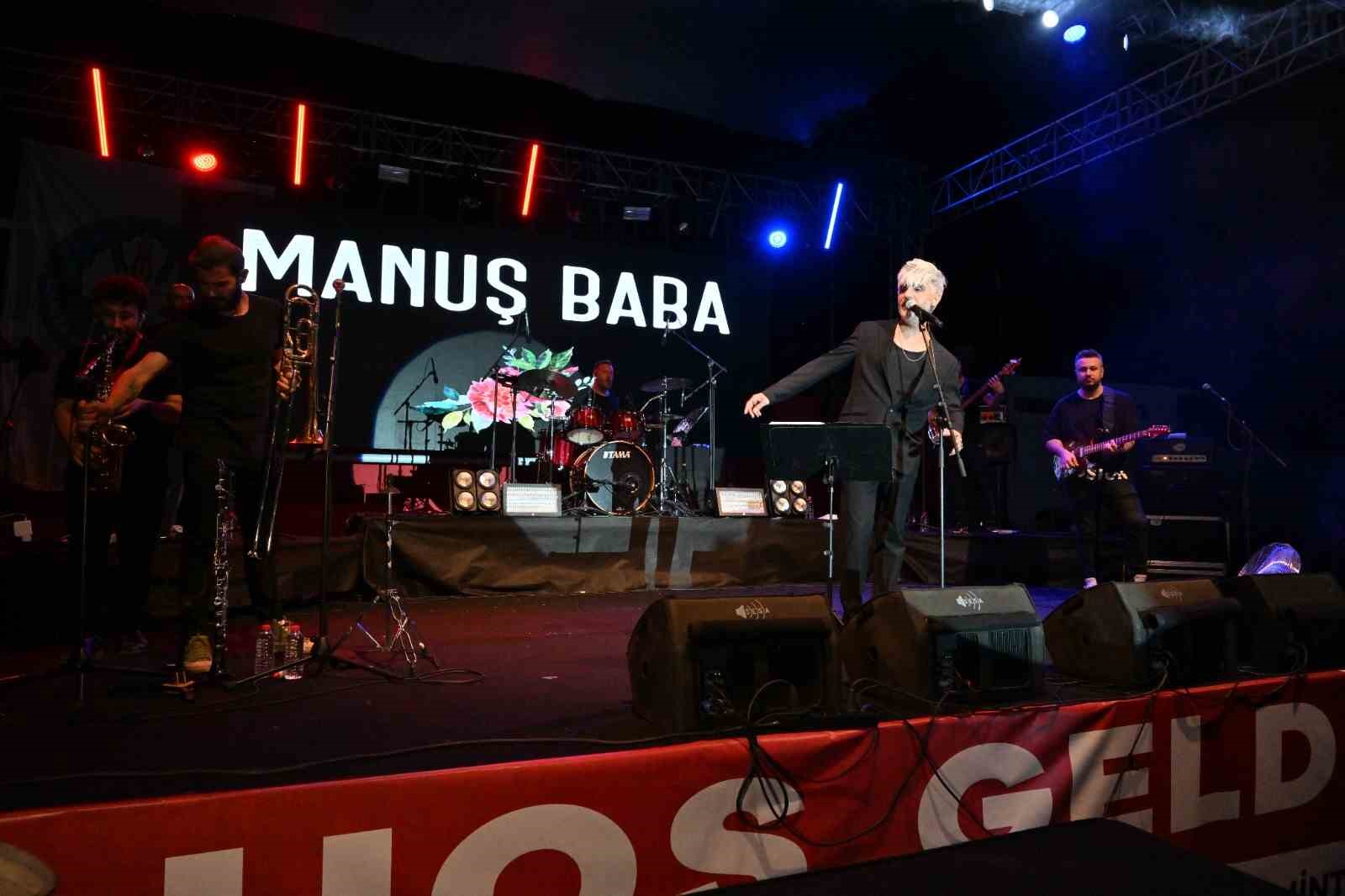 Manuş Baba’dan Ahmetli’de konser
