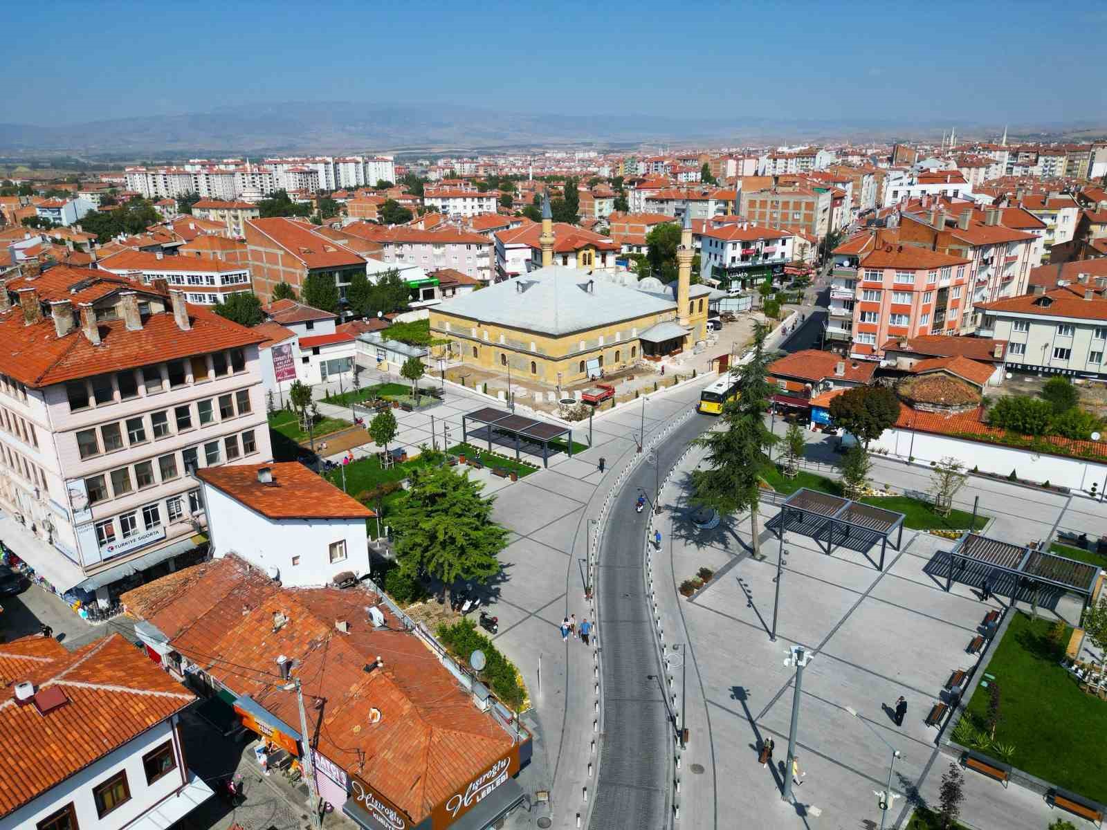 Ulu Cami bahçesiyle ilgili iddialara belgeleriyle cevap veren Başkan Aşgın, tartışmalara son noktayı koydu
