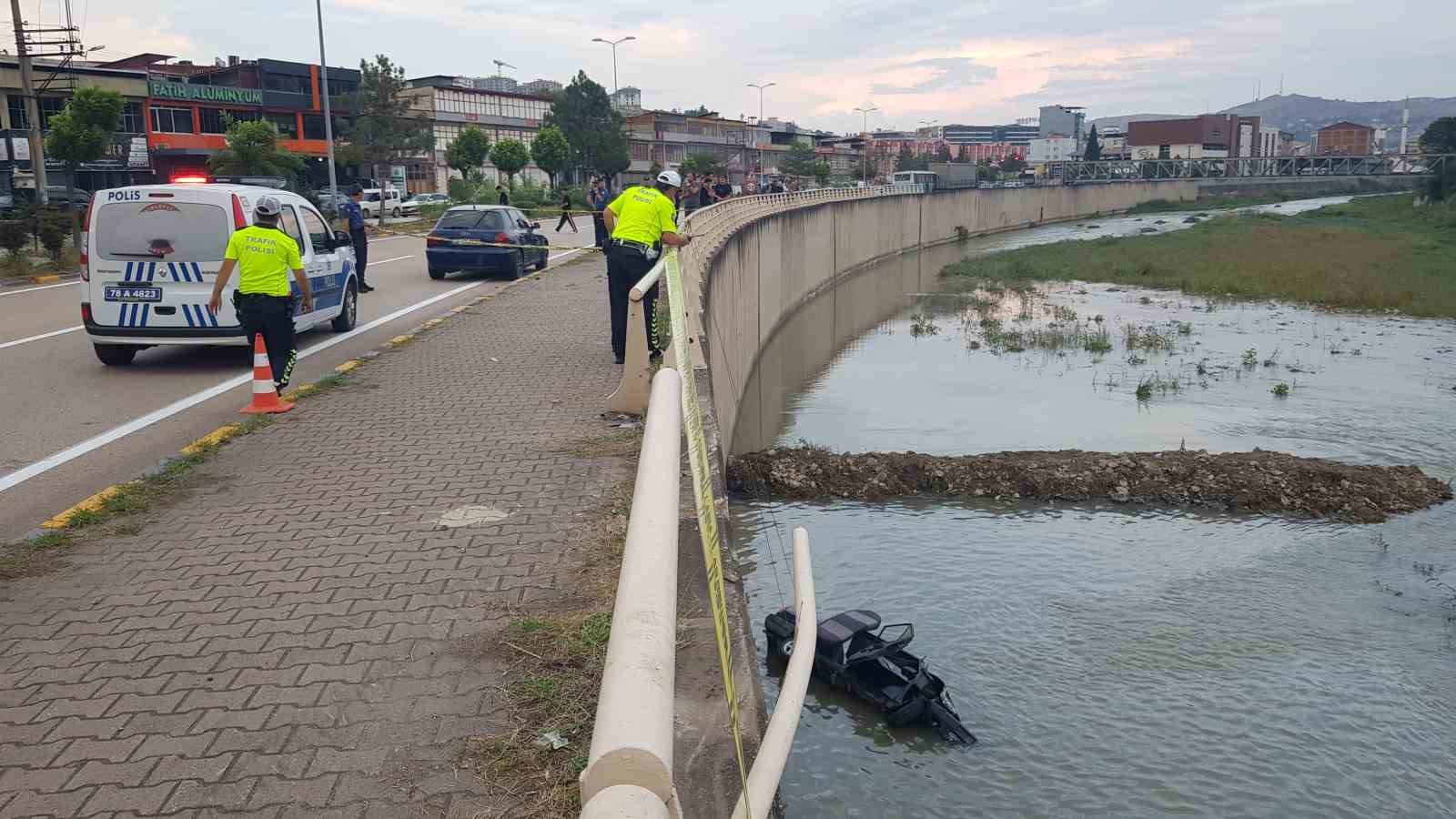 Kontrolden çıkan otomobil Filyos Çayı’na uçtu: 1 ölü, 1 yaralı
