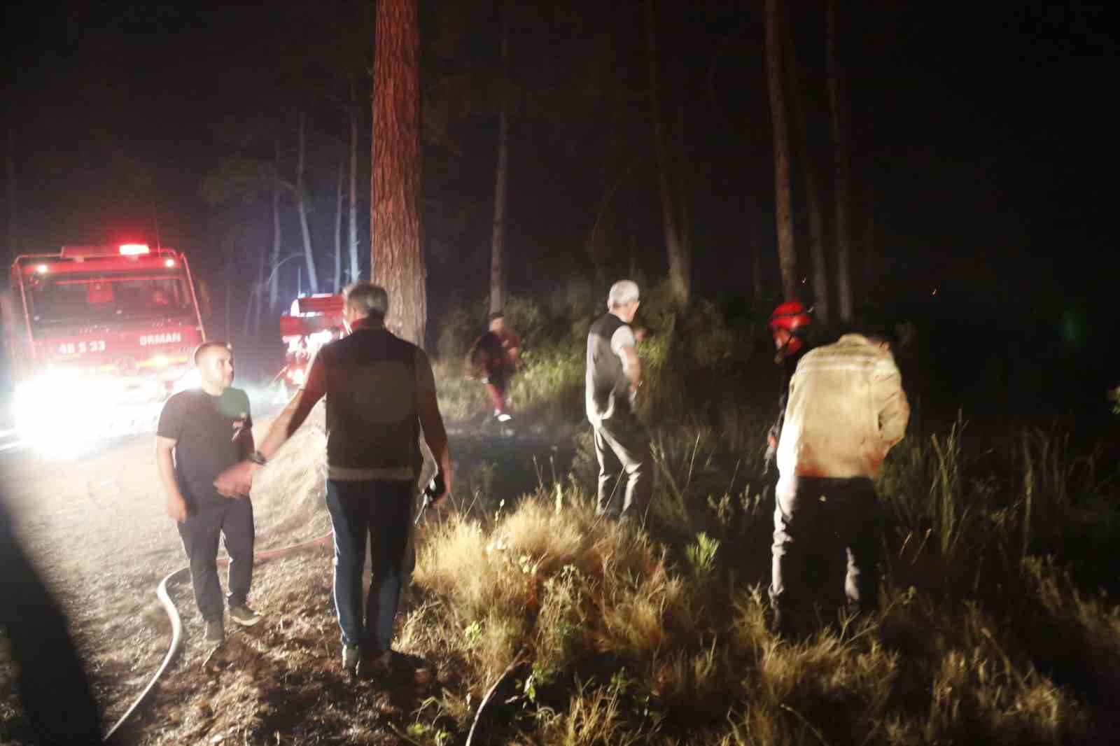 Menteşe’deki orman yangınında çalışmalar gece boyunca sürdü
