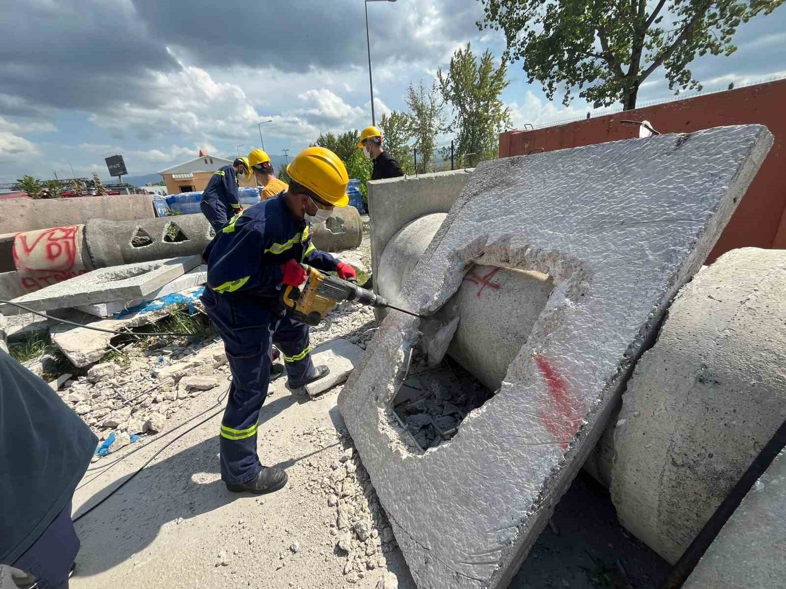 Ulaşımpark personeline kurtarma ve yangına müdahale eğitimi
