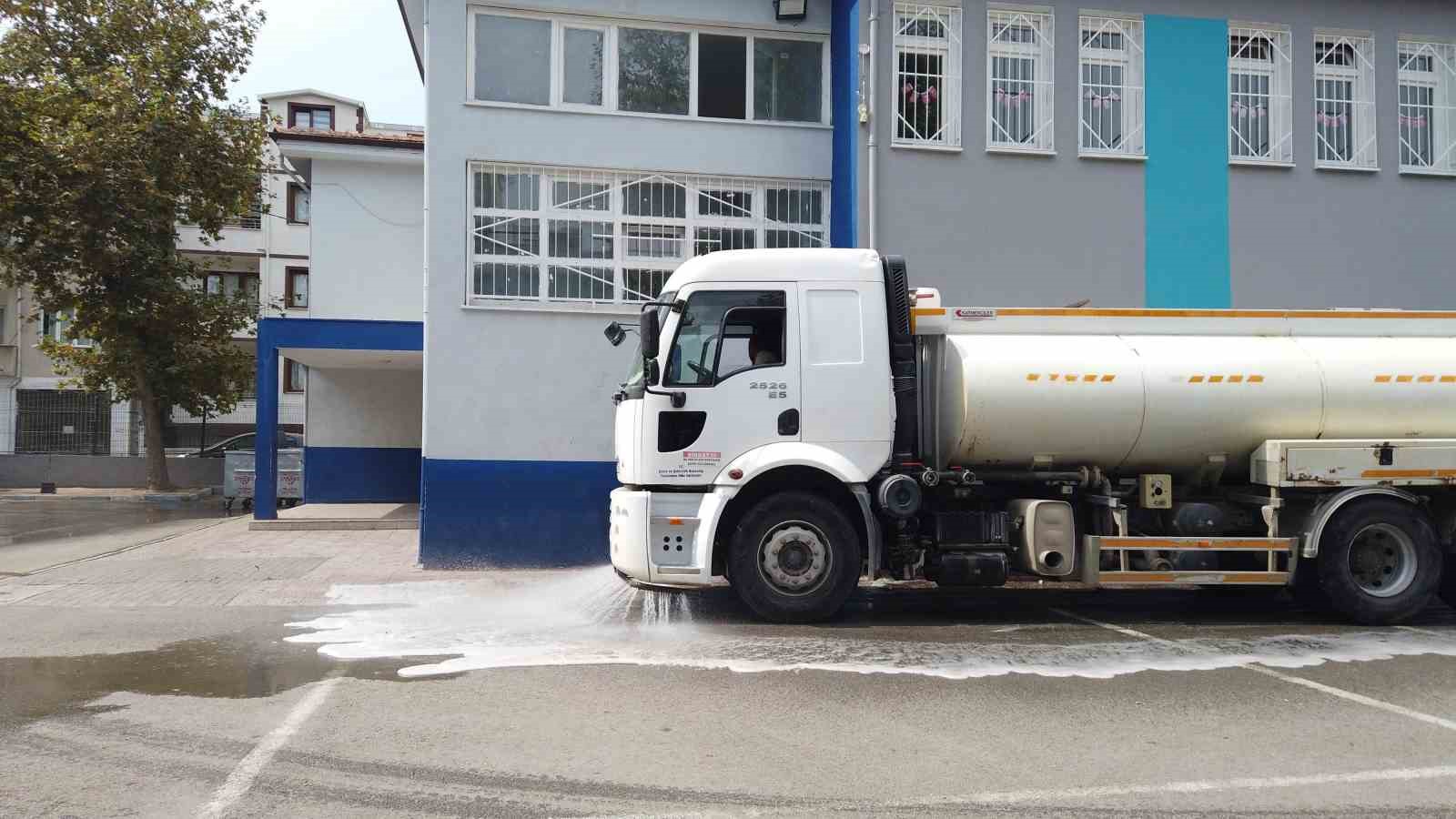 Gürsu Belediyesi’nden ilçedeki okullara makyaj
