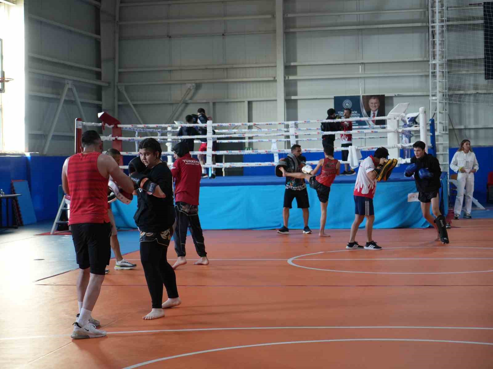 Gençler Muaythai Milli Takımı, 26 sporcu ile dünya şampiyonasında mücadele edecek
