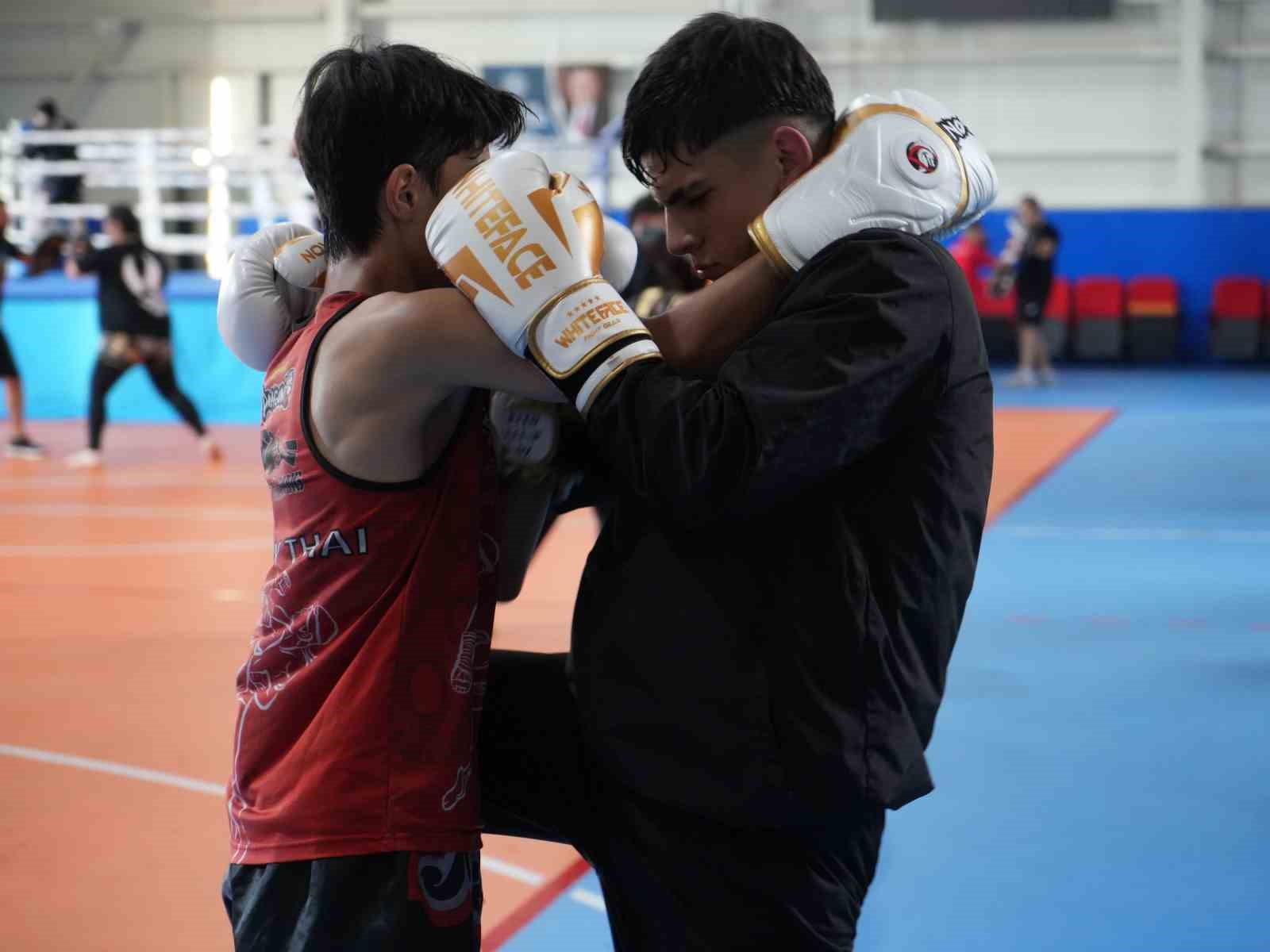 Gençler Muaythai Milli Takımı, 26 sporcu ile dünya şampiyonasında mücadele edecek
