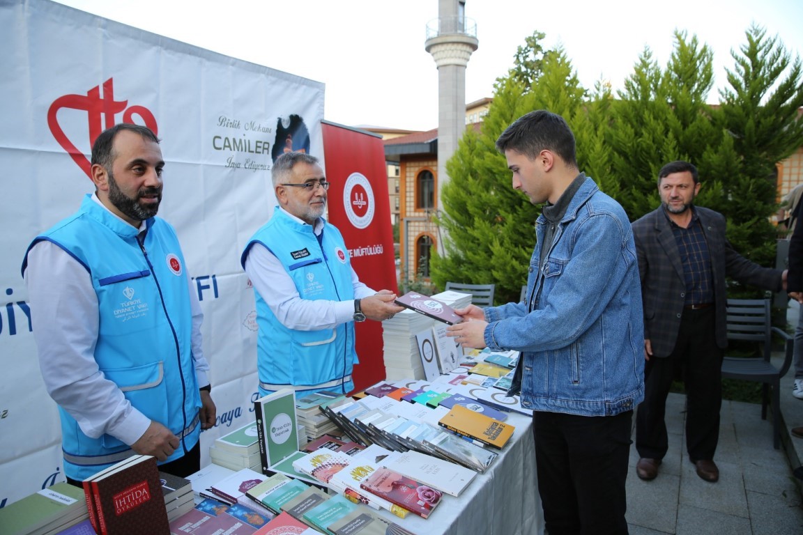 Türkiye Diyanet Vakfı’ndan büyük kitap seferberliği
