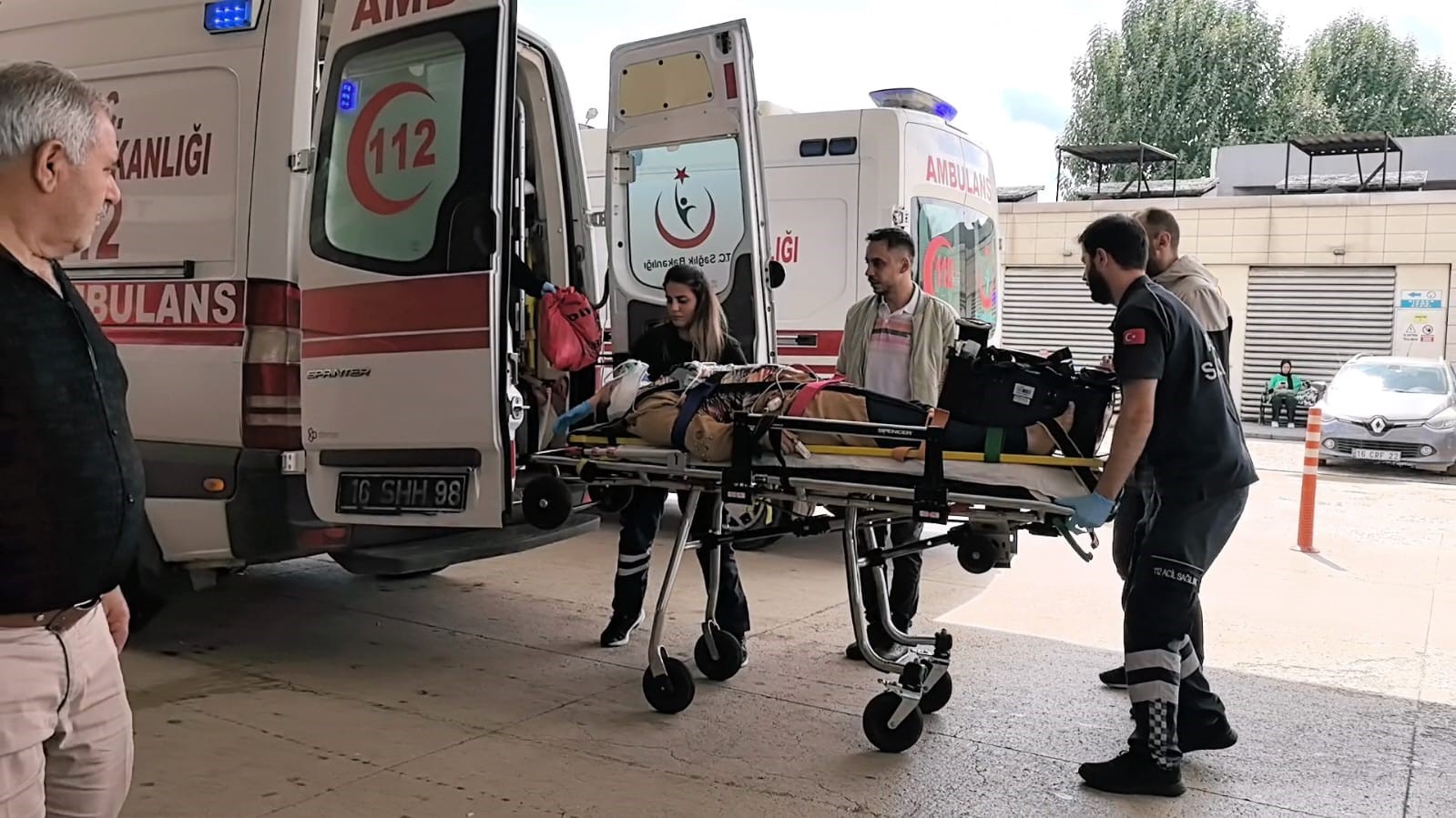 Bursa’da 2 otomobil kafa kafaya çarpıştı: 8 yaralı
