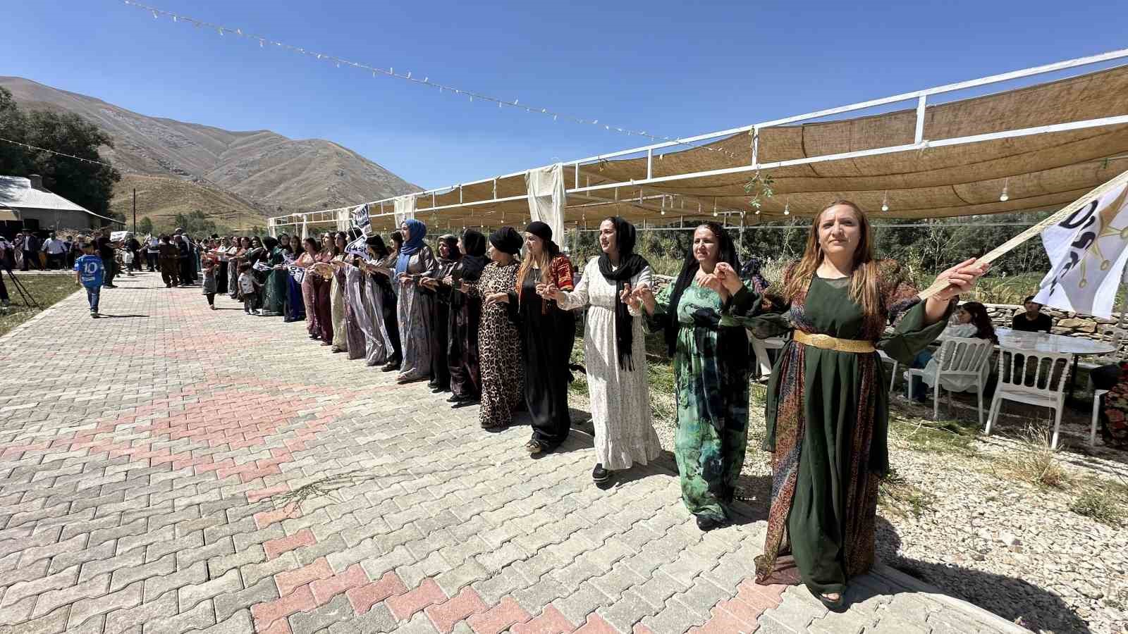 Aşiret festivaline 20 bin kişi katıldı, 300 koyun kesildi
