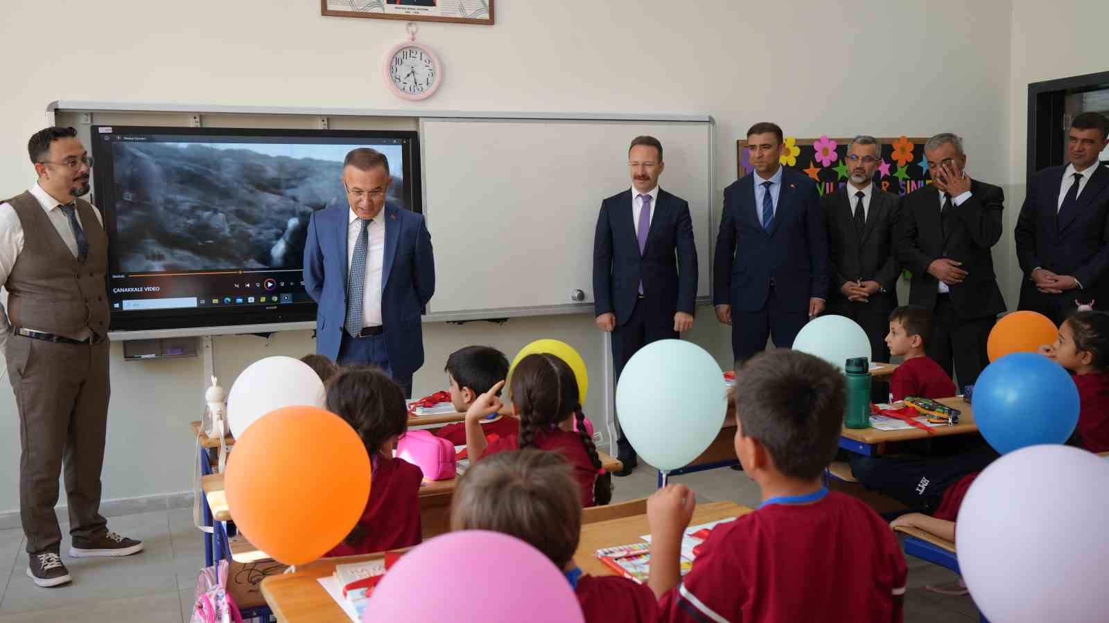 Gaziantep’te bin 490 okulda 750 bin öğrenci ders başı yaptı
