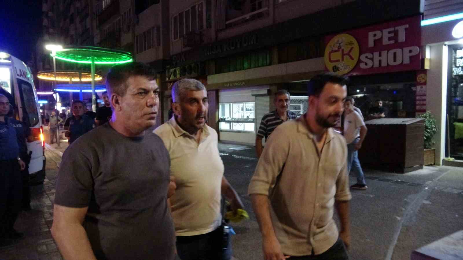 Arbede sırasında elindeki silahtan çıkan kurşunla kendini yaraladı
