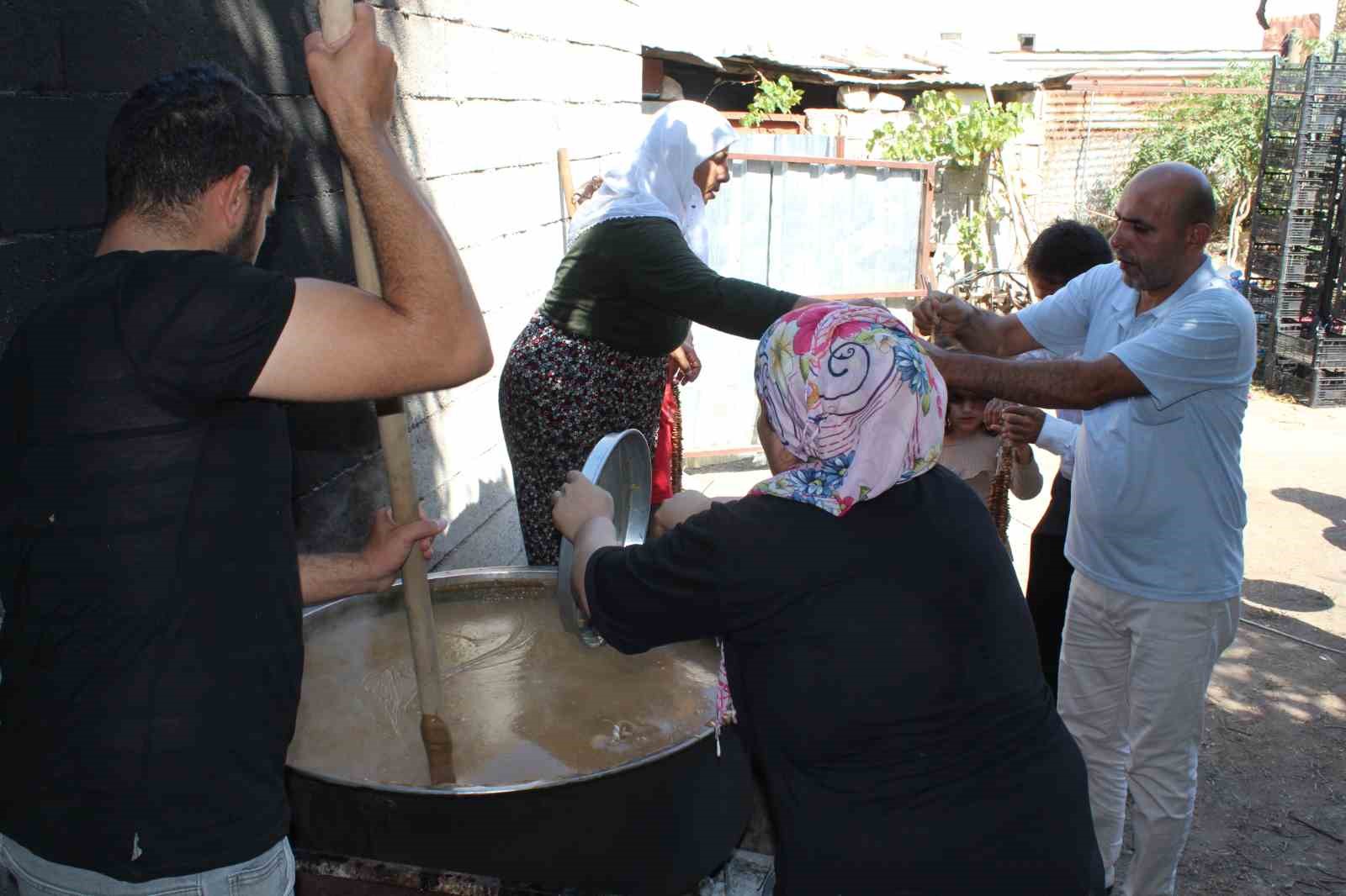 Siirt’te harire ve sucuklu ceviz yapımına başlandı
