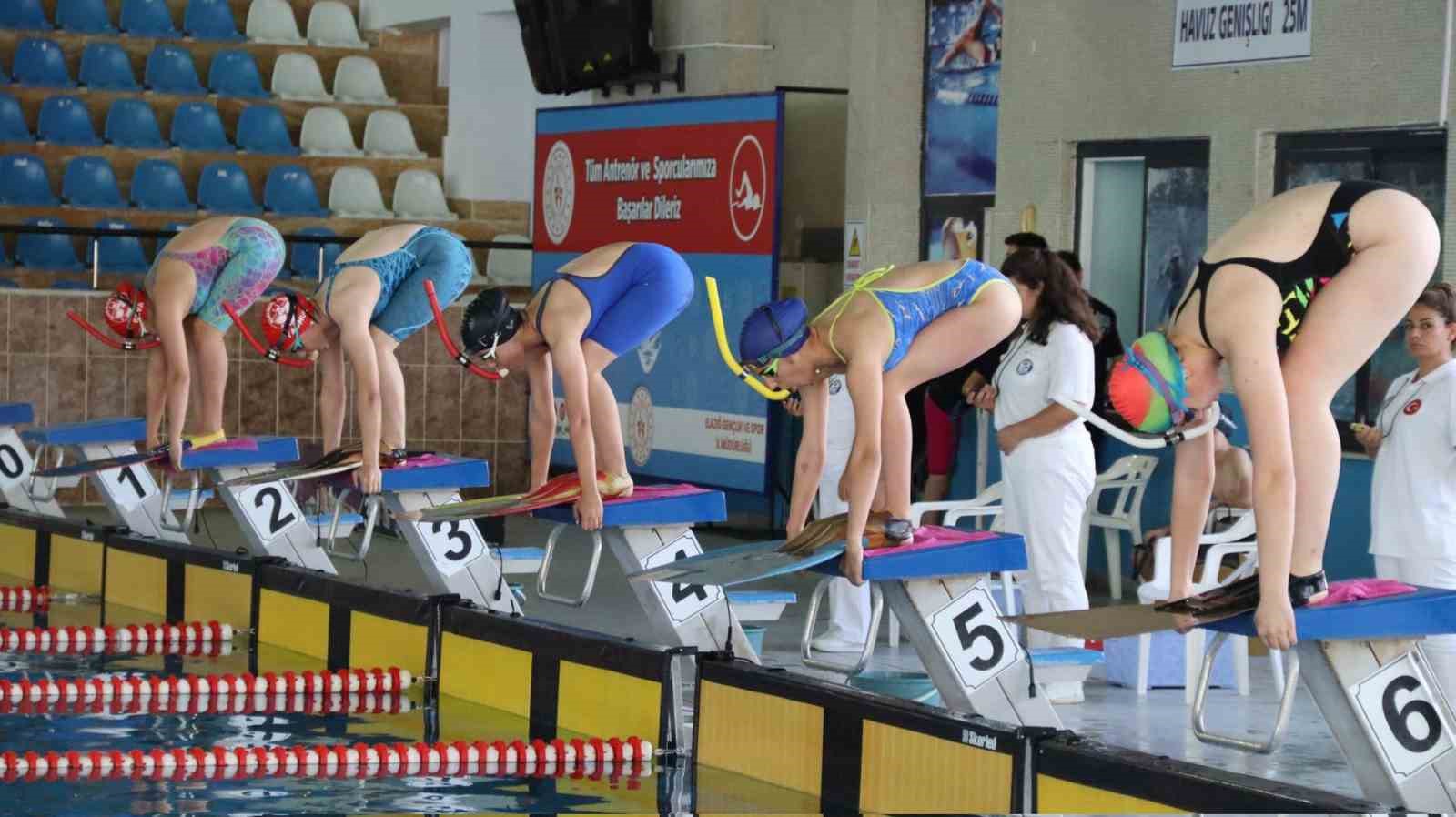 Elazığlı sporculardan kıyasıya mücadele
