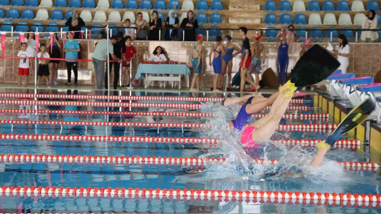 Elazığlı sporculardan kıyasıya mücadele
