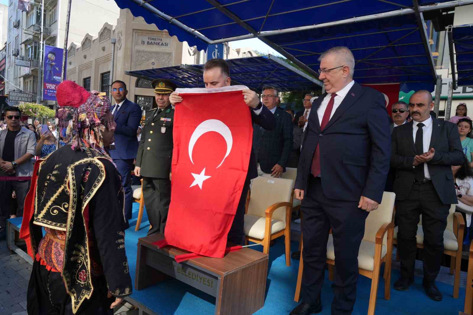 Edremit’in Düşman İşgalinden Kurtuluşu’nun 102. Yıl Dönümü düzenlenen törenlerle kutlandı
