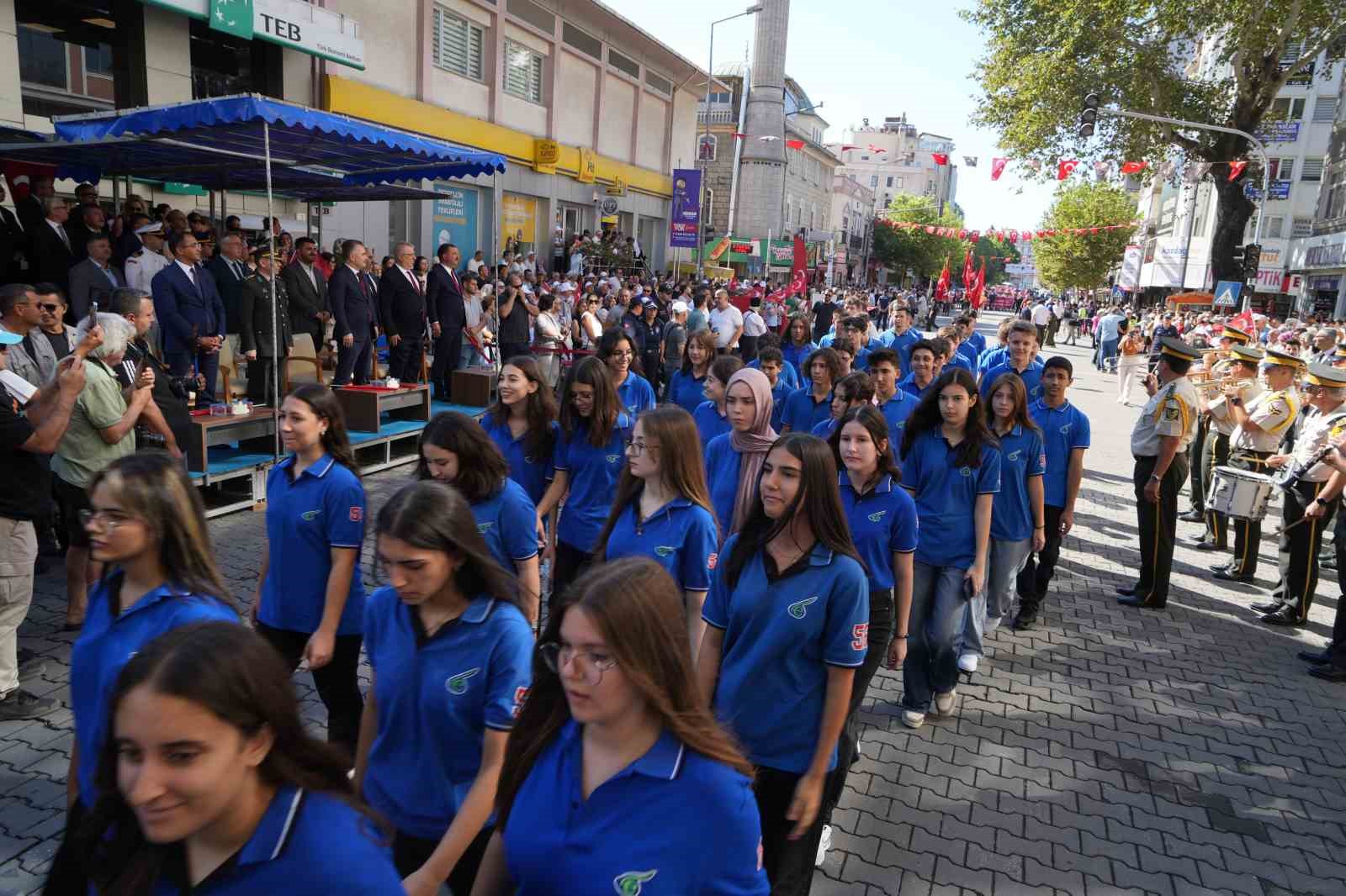 Edremit’in Düşman İşgalinden Kurtuluşu’nun 102. Yıl Dönümü düzenlenen törenlerle kutlandı
