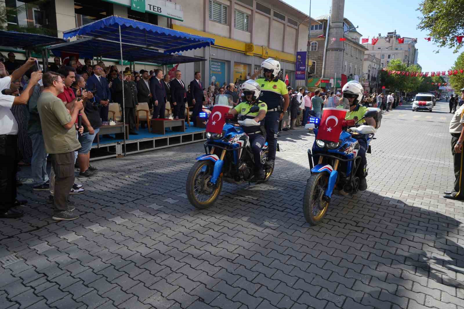 Edremit’in Düşman İşgalinden Kurtuluşu’nun 102. Yıl Dönümü düzenlenen törenlerle kutlandı
