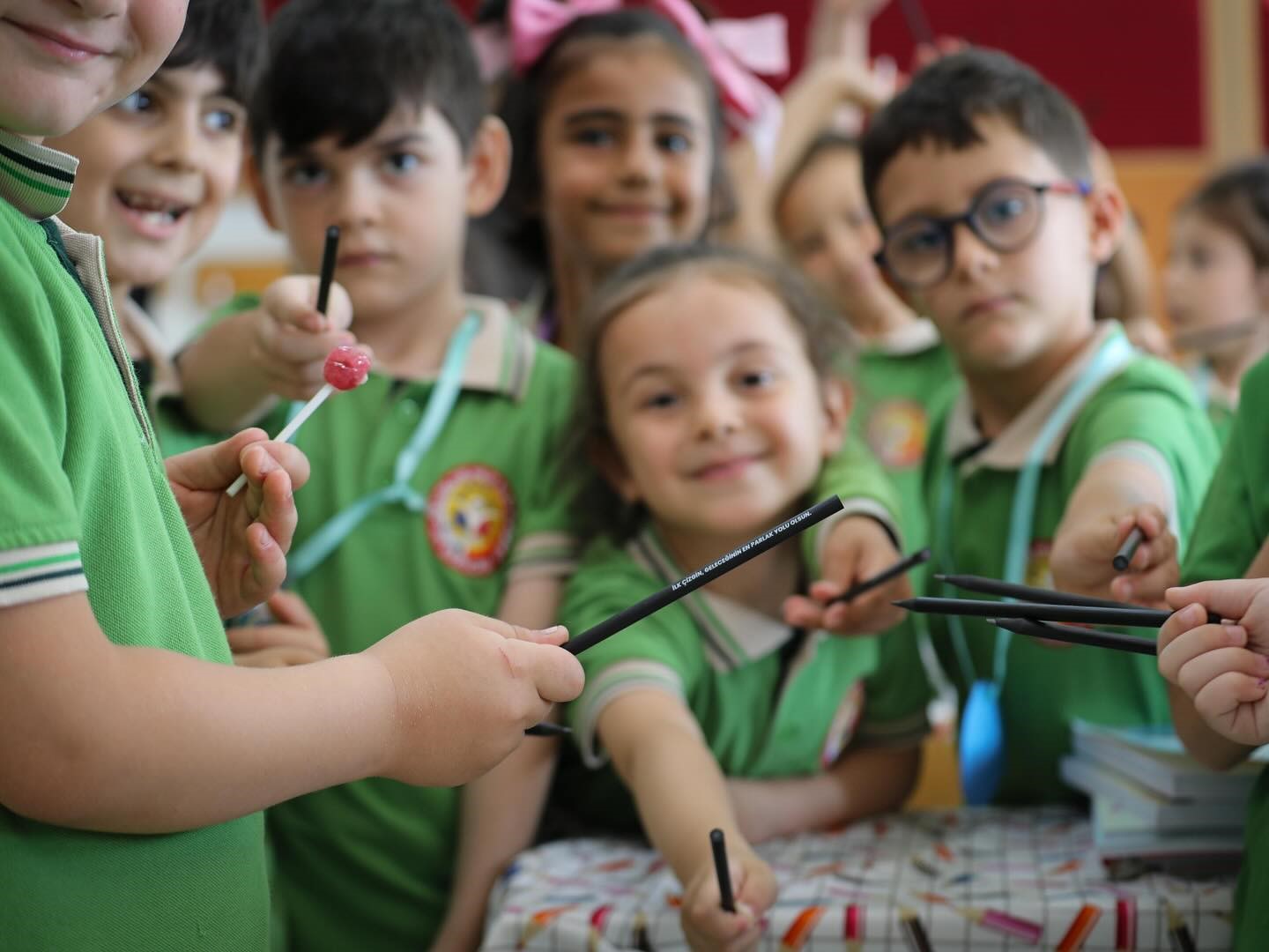 Vali Aydoğdu’dan eğitim yolculuğunun ilk adımında anlamlı hediye
