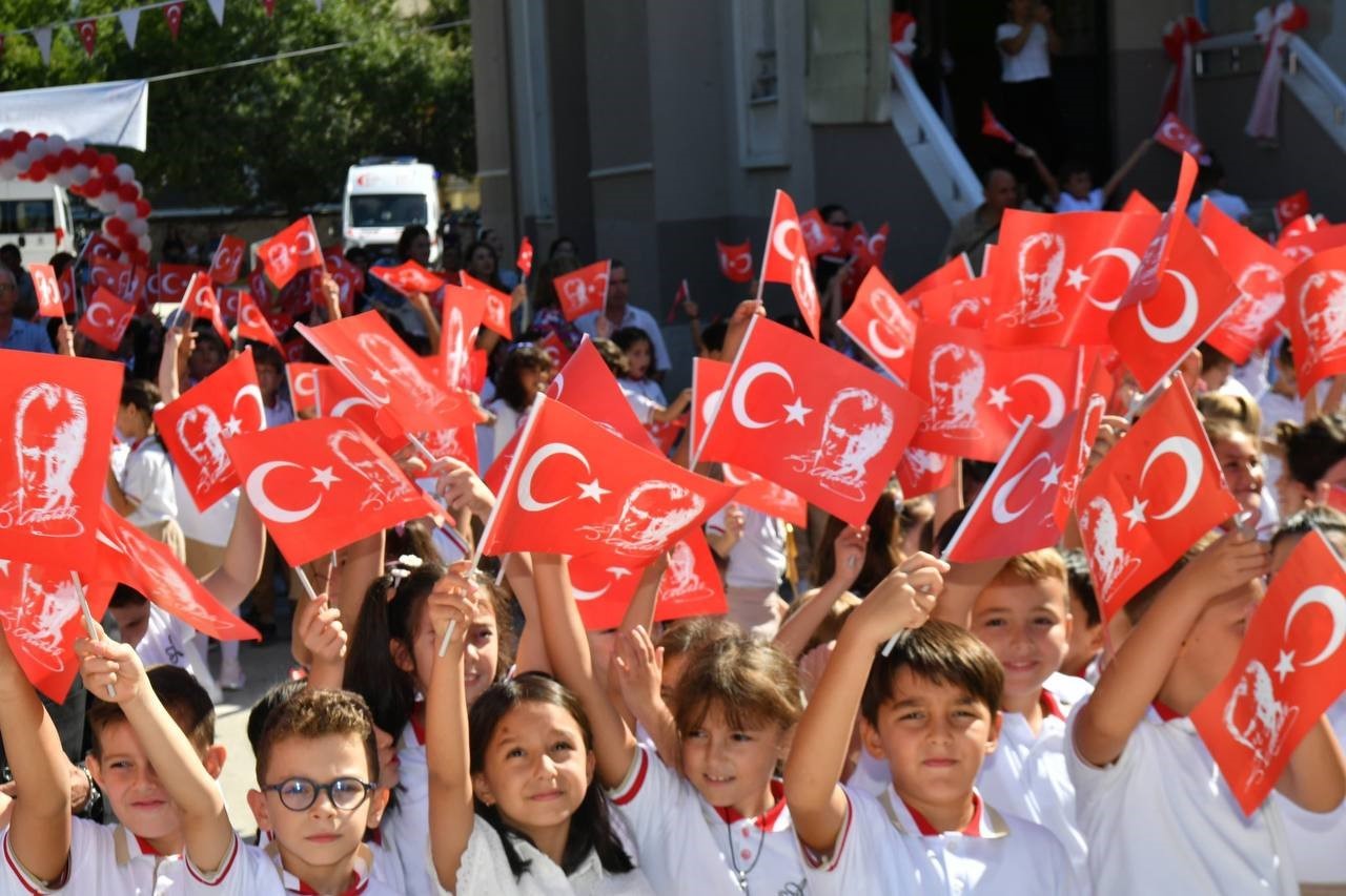 Balıkesir’de yeni Eğitim ve Öğretim yılı törenle başladı
