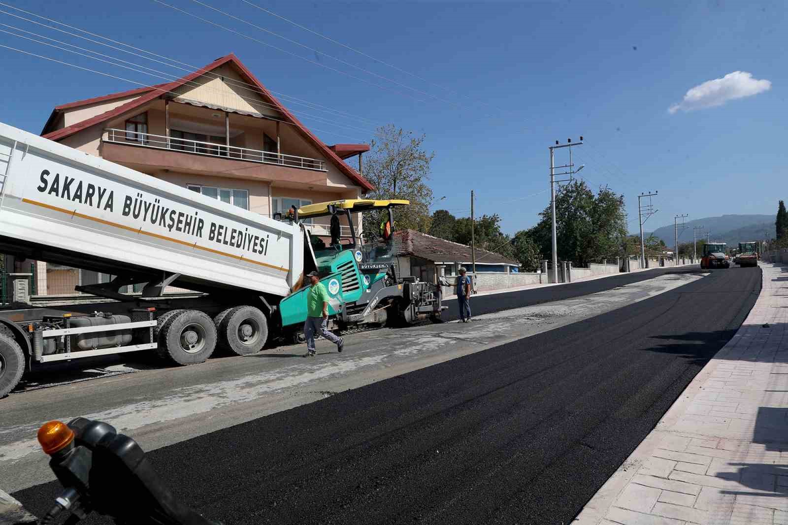 750 metrelik yol 5 bin ton asfaltla yenilendi
